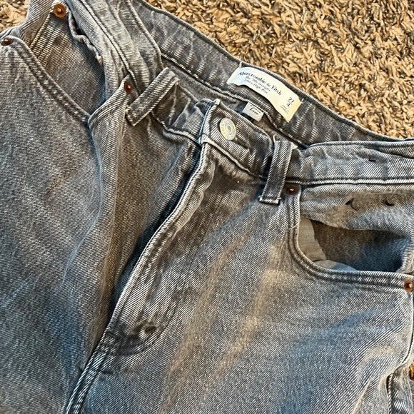 Abercrombie and Fitch curve love 90's straight ultra high rise gray jeans size 4 - Picture 3 of 5